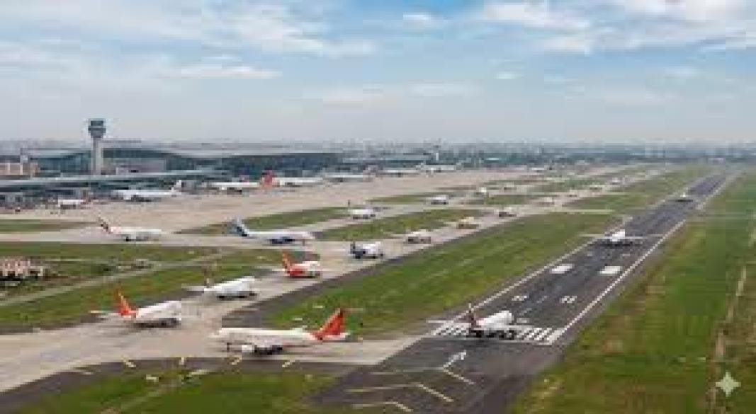 ఢిల్లీ–ముంబై కాదు.. ఇండియాలో అతిపెద్ద ఎయిర్‌పోర్ట్ ఏదో తెలుసా?